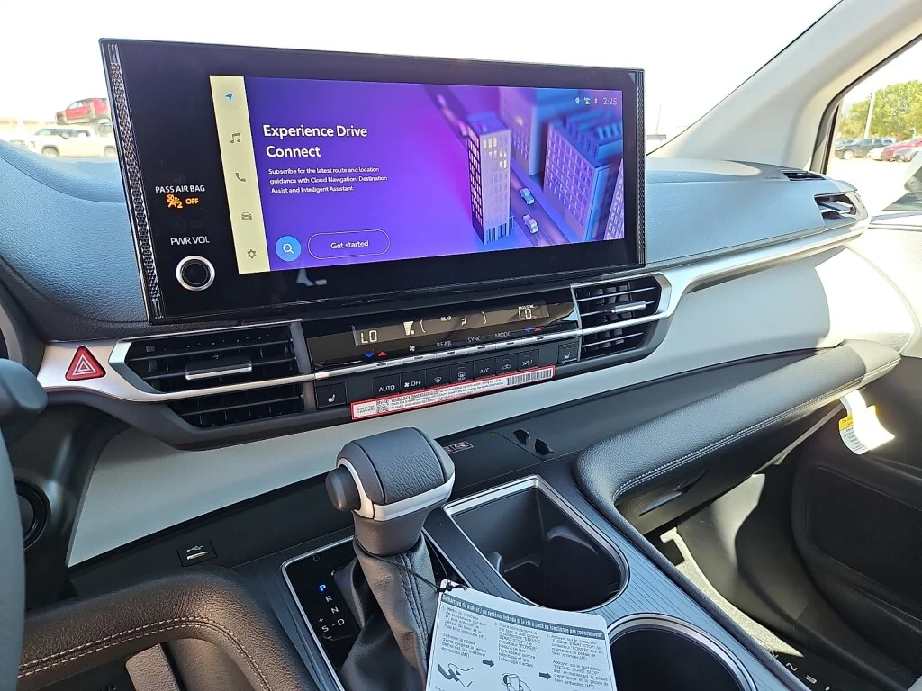 New 2026 Wind Chill Pear Toyota XLE 8 Passenger image 11