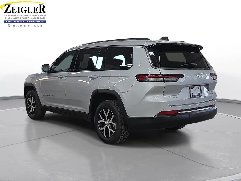 Used 2023 Silver Jeep Limited image 7