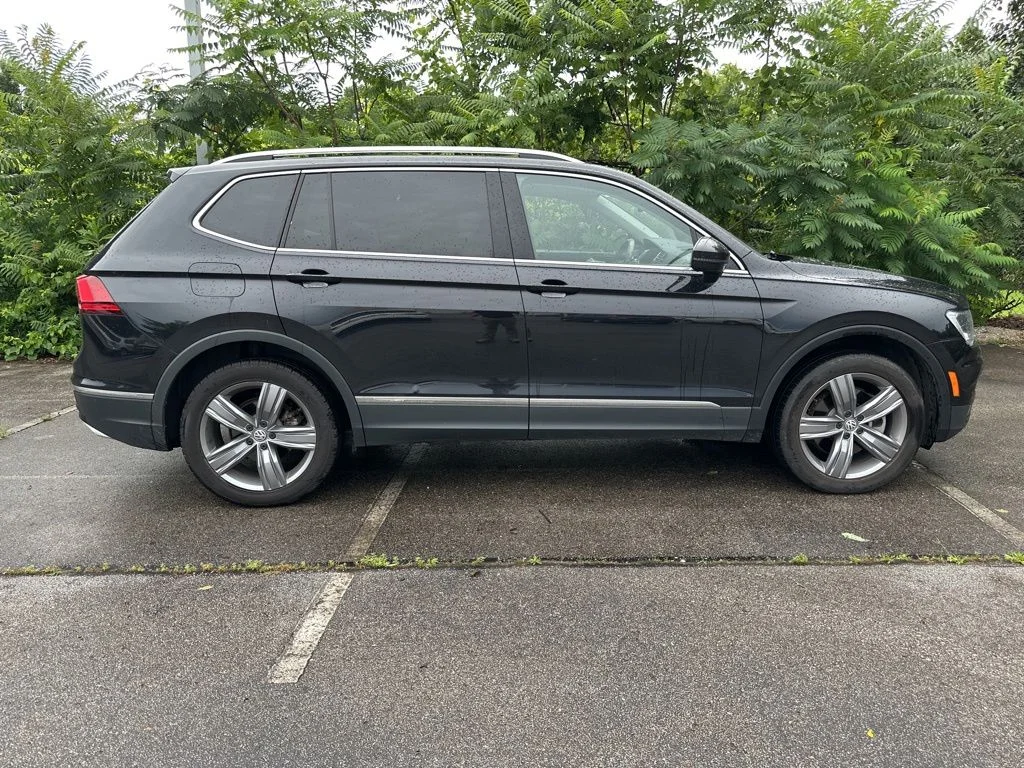 Used 2021 Black Volkswagen 2.0T SE image 2