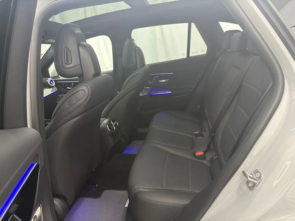 New 2027 White Mercedes-Benz GLC 300 image 21