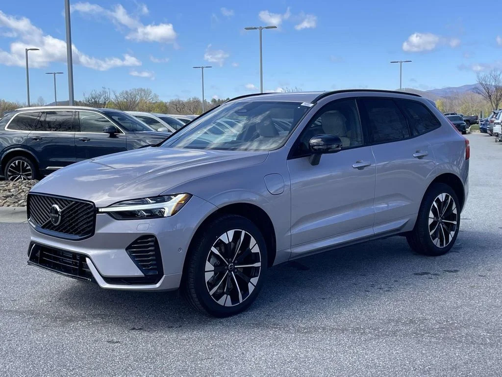 New 2026 Aurora Silver Volvo Plus image 25