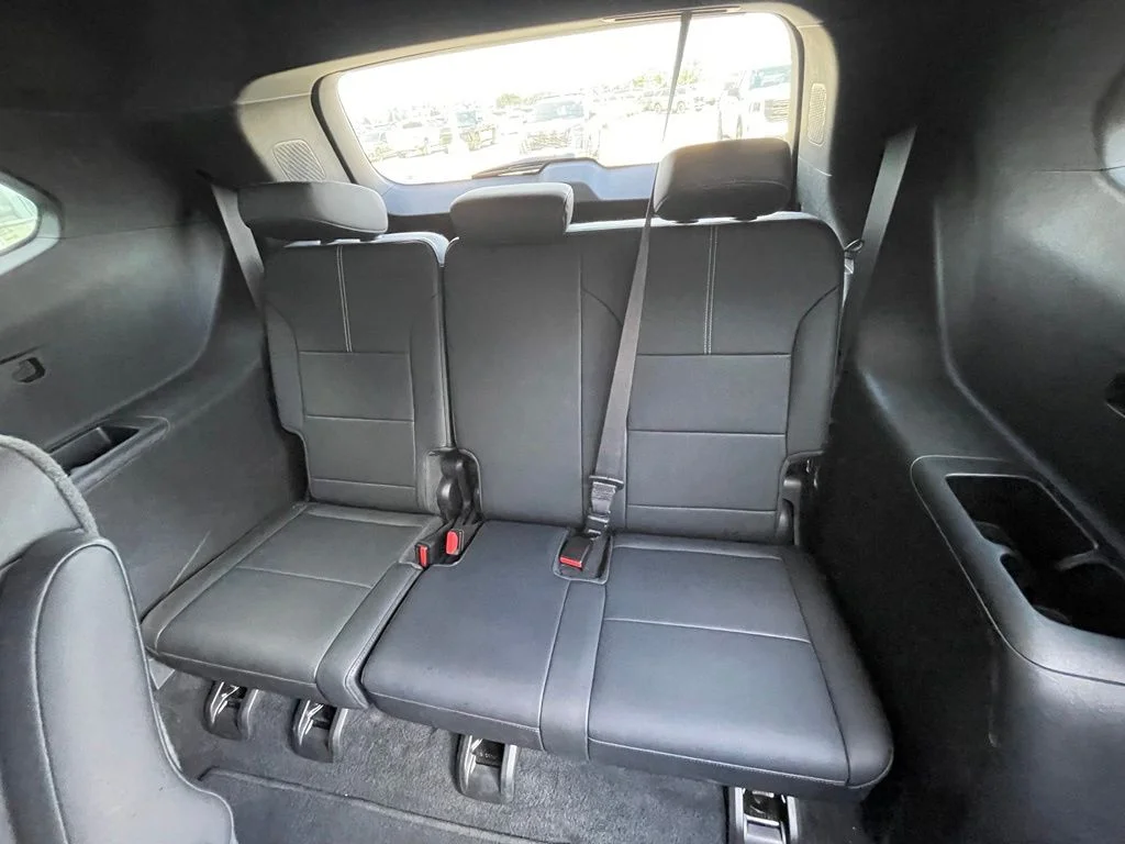 Used 2024 White GMC Elevation image 17
