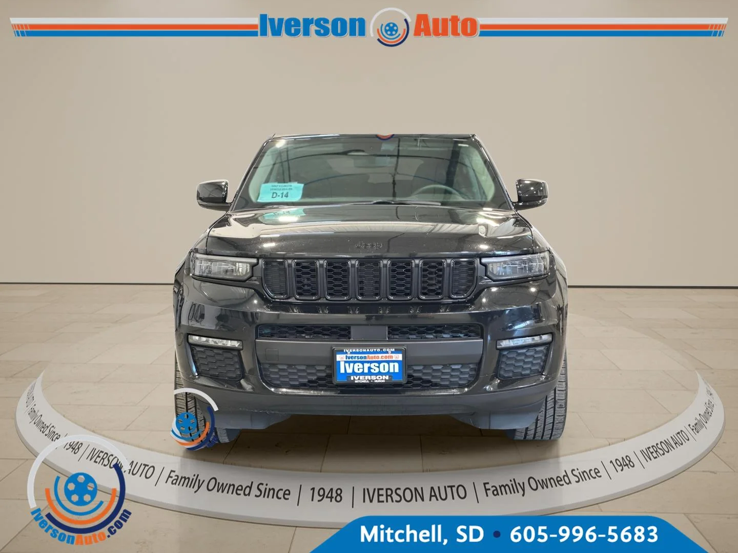 Used 2023 Diamond Black Crystal Pearlcoat Jeep Limited image 3