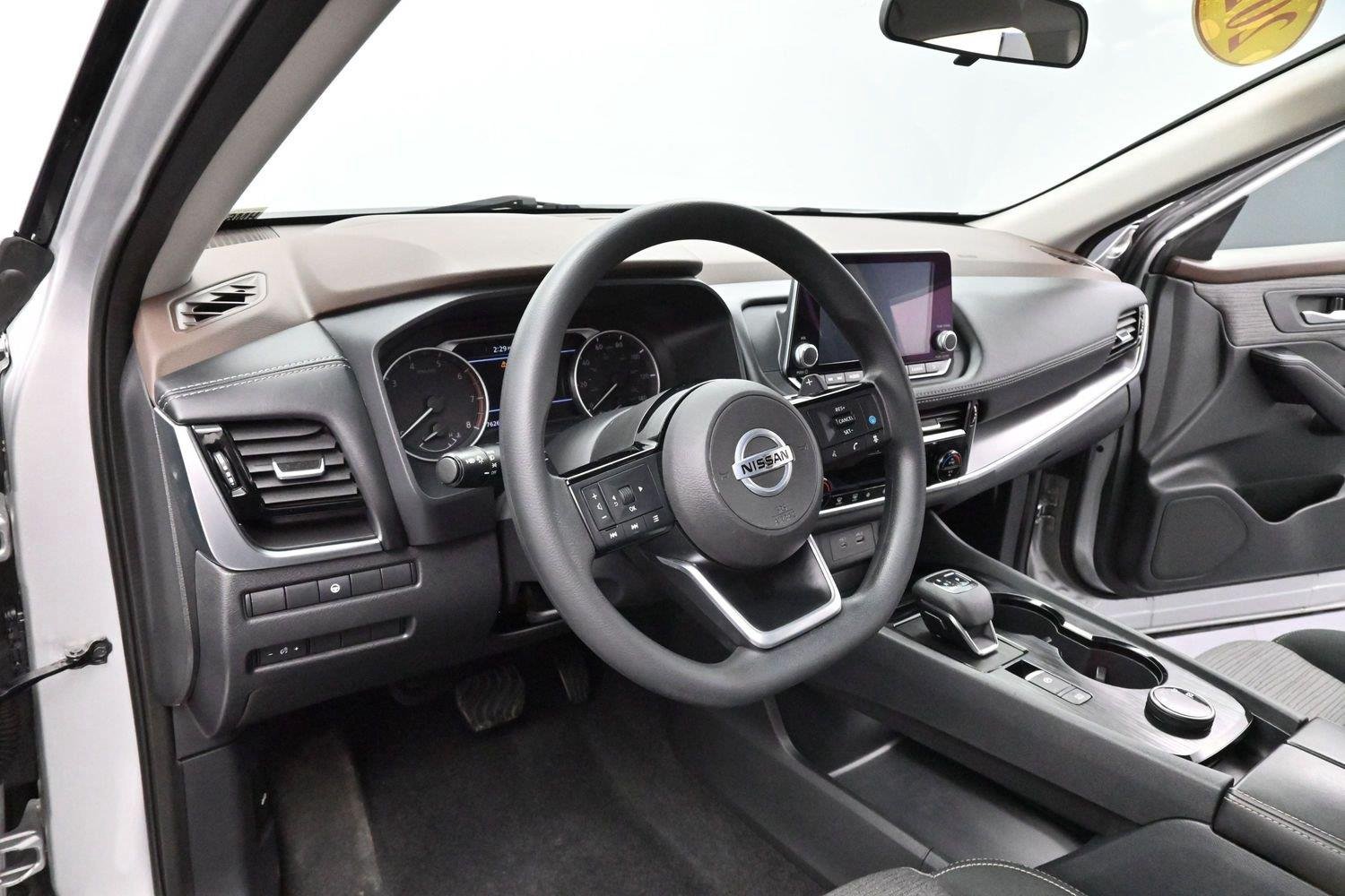 Used 2021 Brilliant Silver Metallic Nissan SV image 14