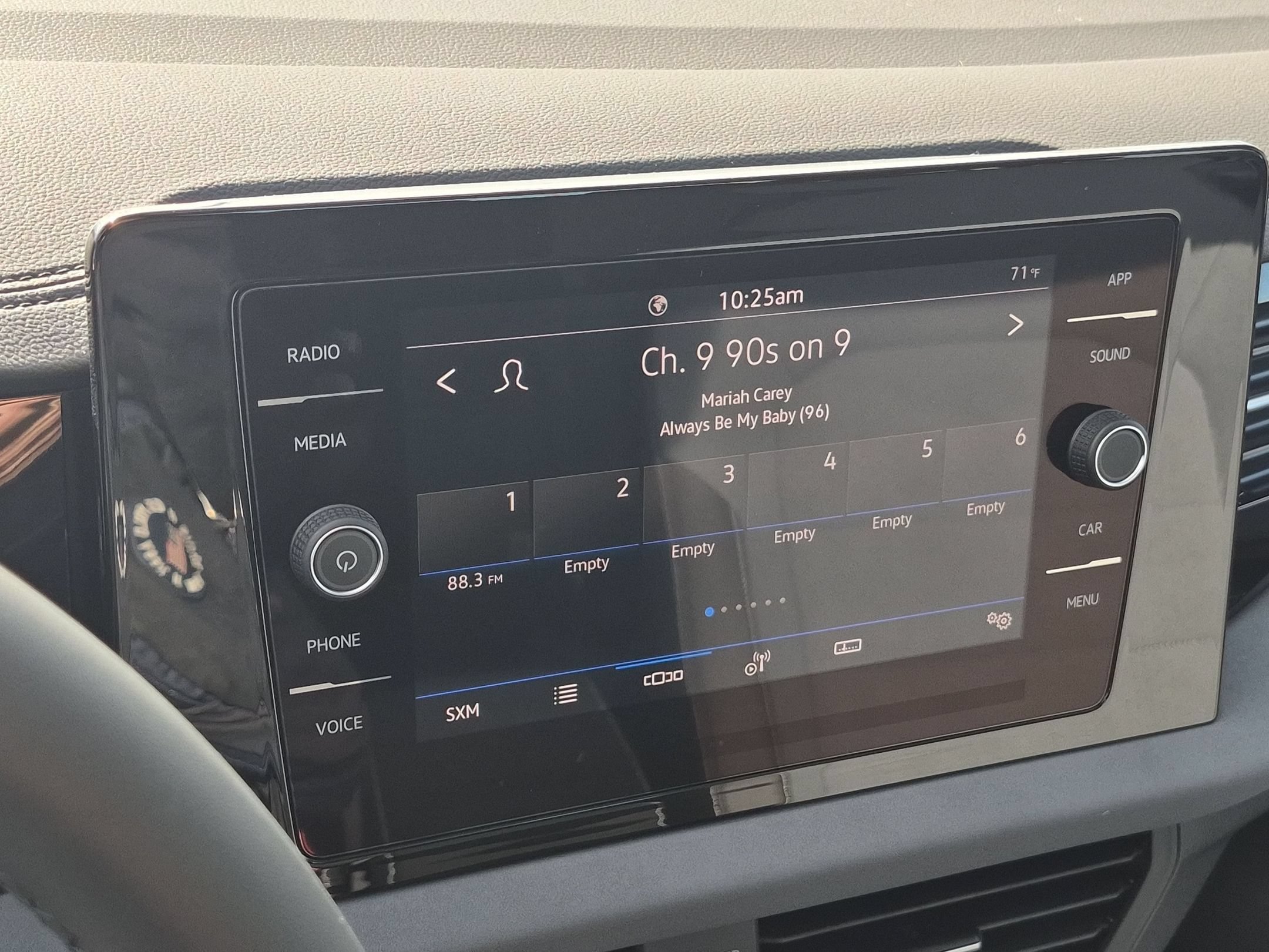 New 2027 Platinum Gray Metallic Volkswagen SE image 12
