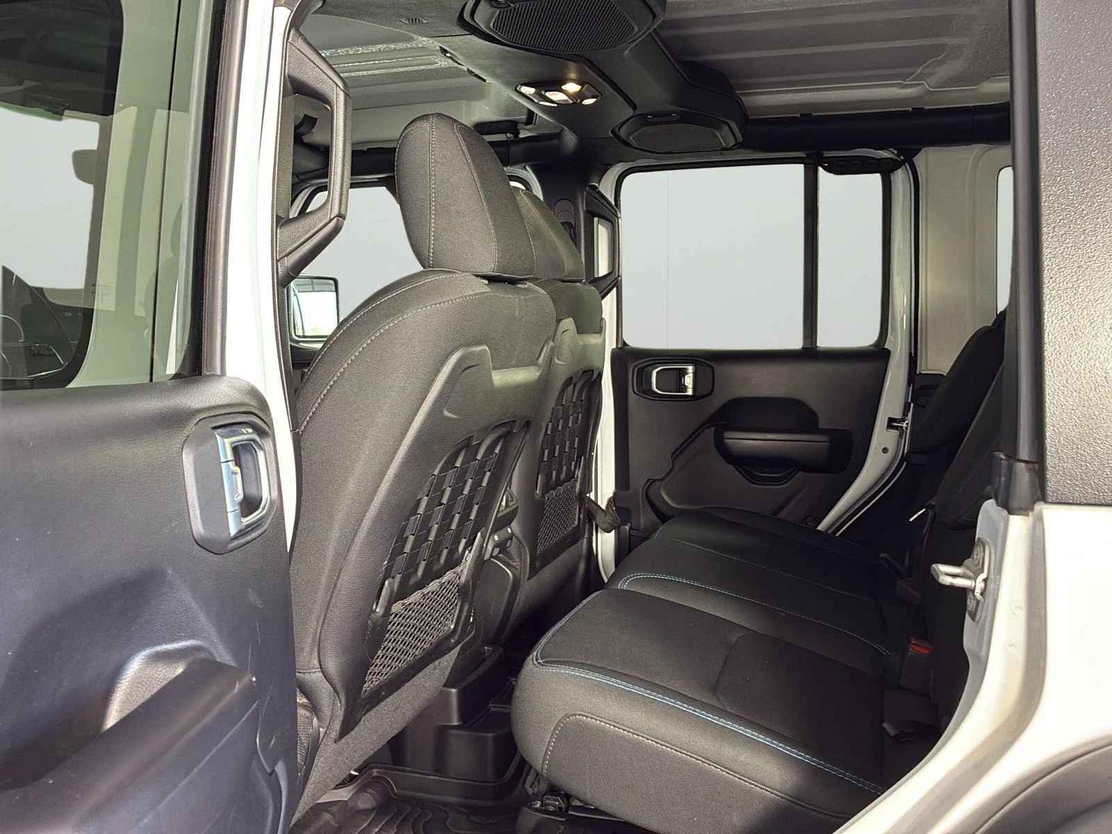 Used 2021 Bright White Clearcoat Jeep Unlimited Rubicon image 22