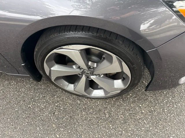 Used 2018 Modern Steel Metallic Honda Touring 2.0T image 5