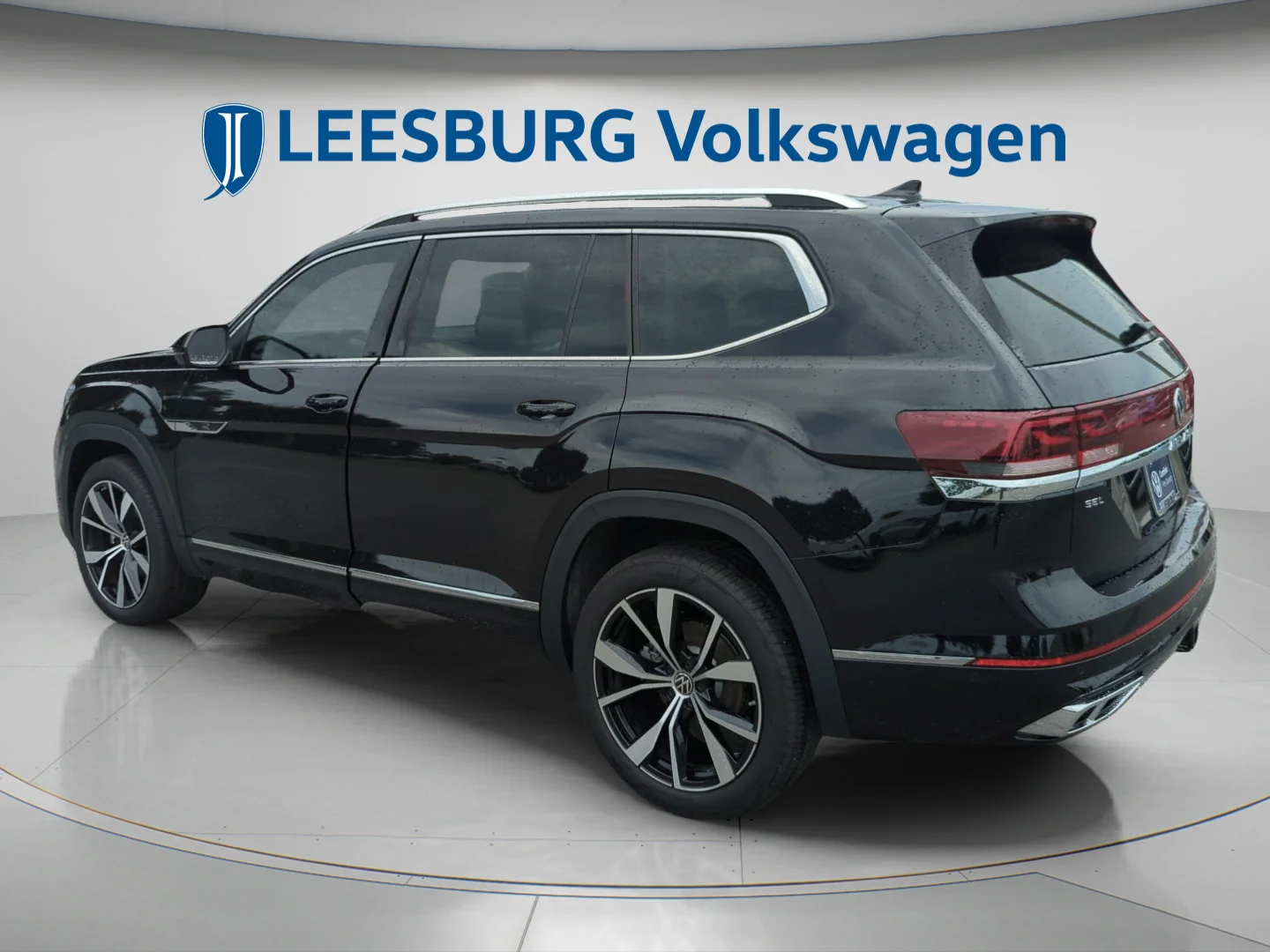 Used 2026 Deep Black Volkswagen 2.0T SEL Premium R-Line image 7