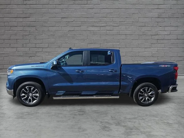 Used 2024 Lakeshore Blue Metallic Chevrolet LT (2FL) image 2