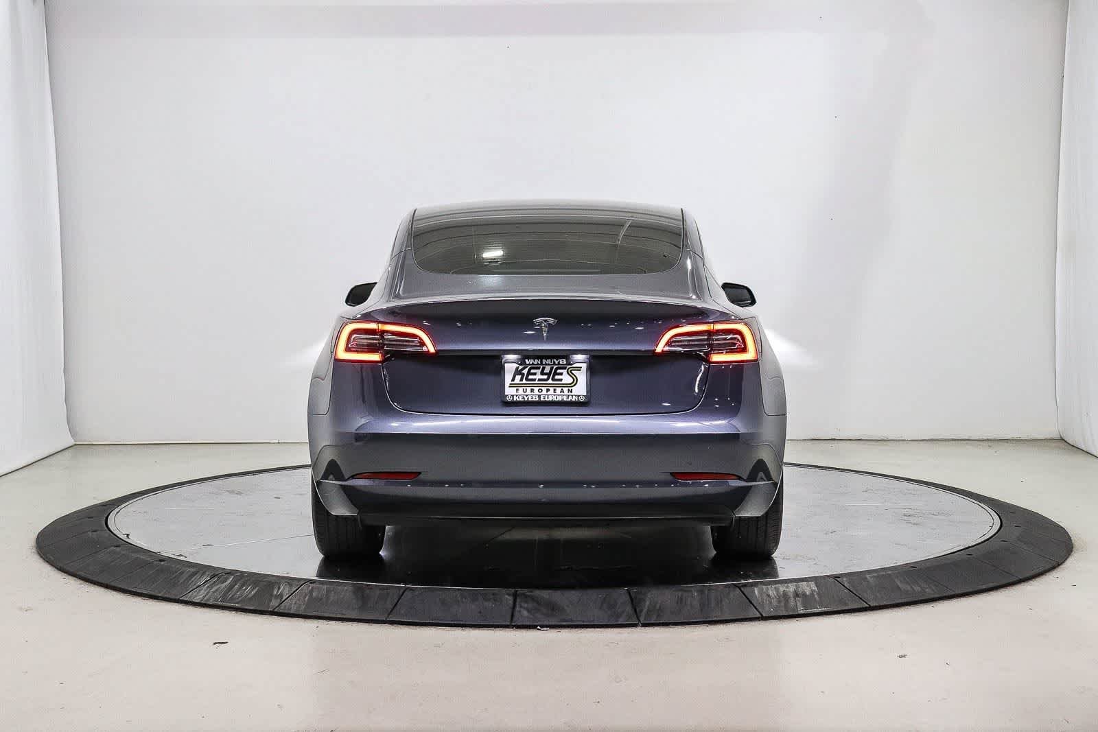 Used 2023  Tesla  image 3