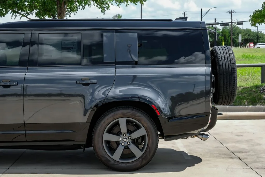 2025 Land Rover Defender V8 - Photo 15