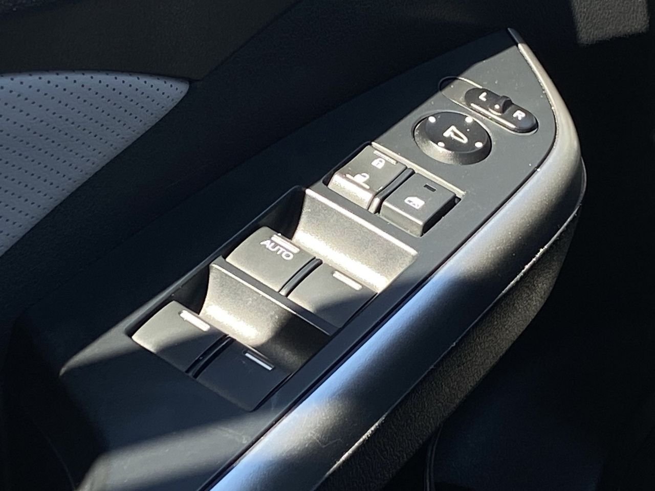 Used 2016 Gray Honda EX-L image 27