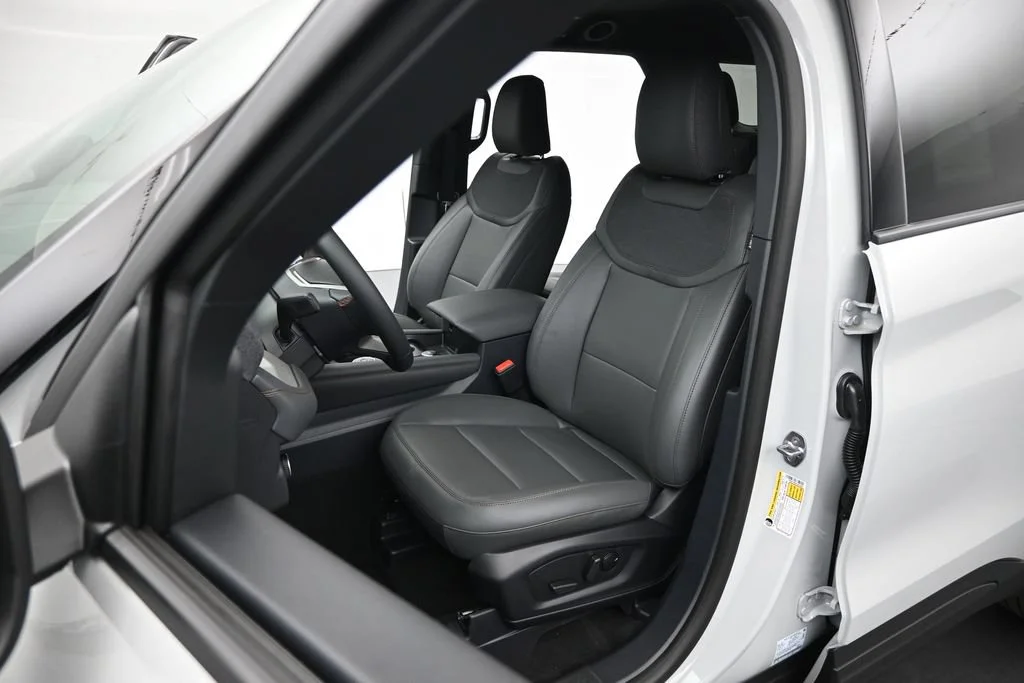 New 2027 Avalanche Gray Ford Active image 8