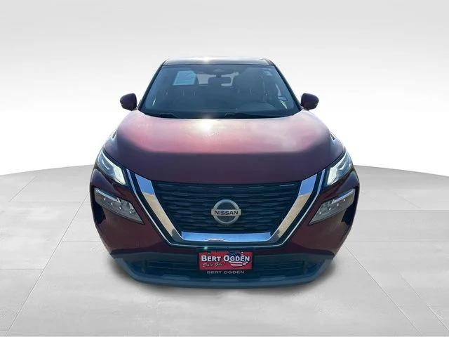 Used 2021 Red Nissan SV image 2