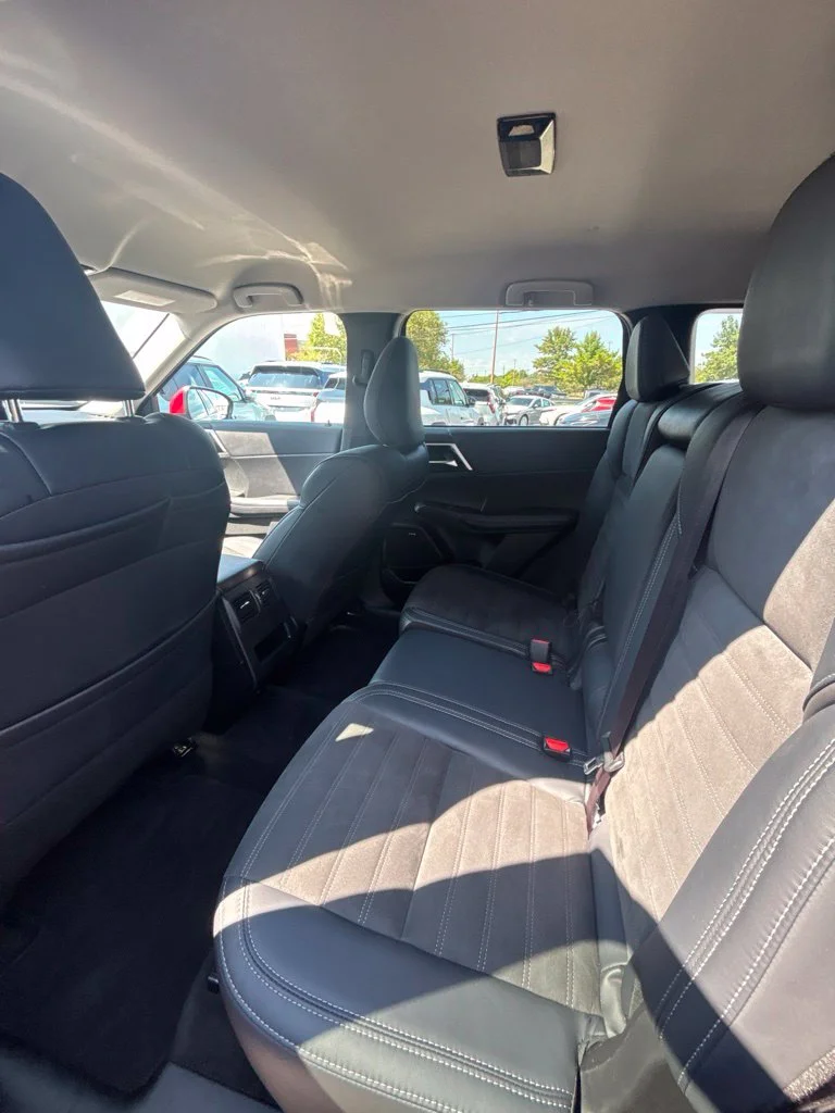 Used 2025 Red Mitsubishi SE image 16