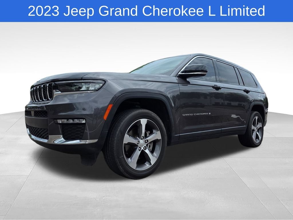 Used 2023  Jeep Limited image 10