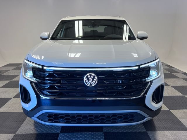 New 2026 White Volkswagen SE w/Technology image 2