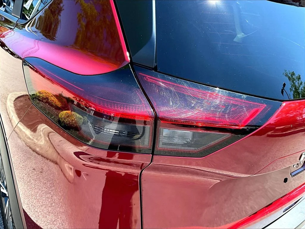 Used 2023 Red Nissan SV image 33