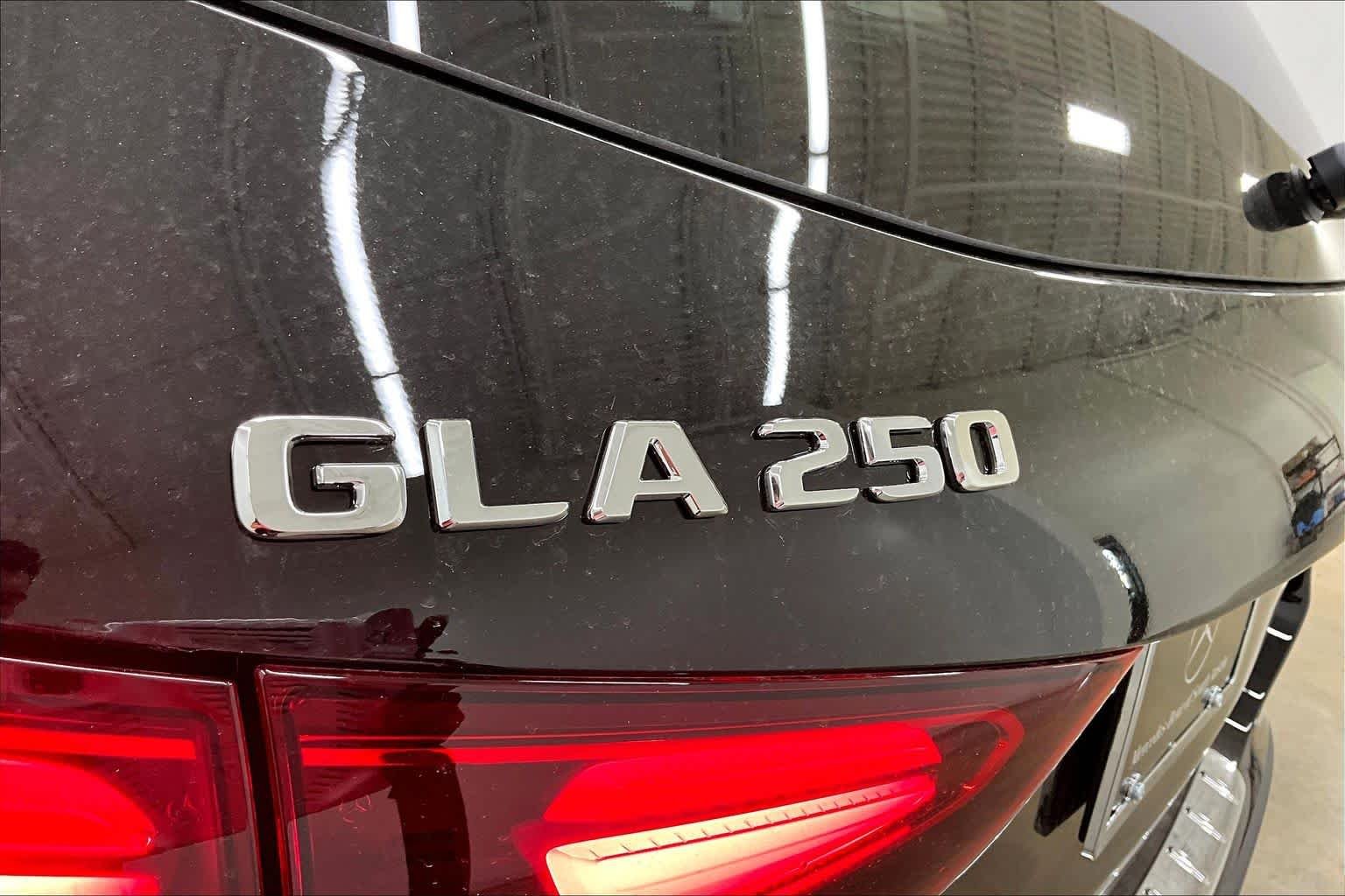 New 2026 Night Black Mercedes-Benz GLA 250 image 15