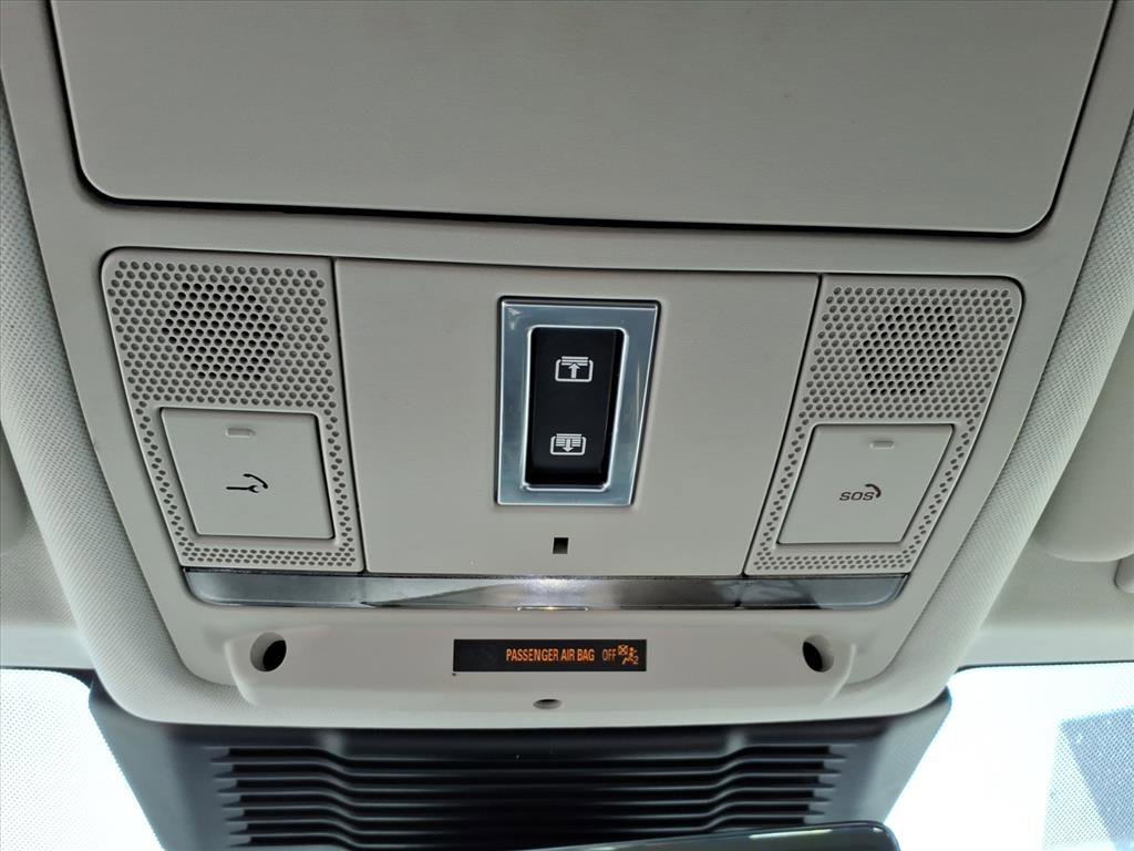 Used 2021 Portofino Blue Metallic Land Rover SE image 20