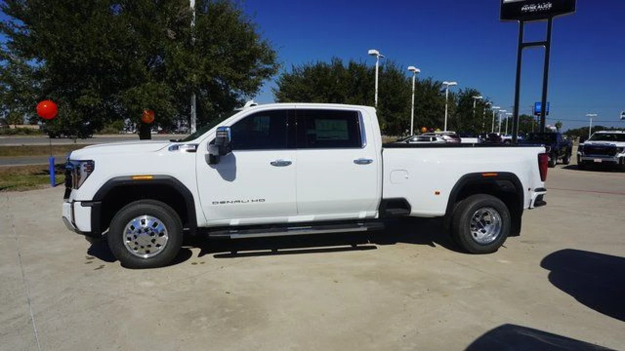 2026 GMC Sierra 3500HD Denali - Photo 10