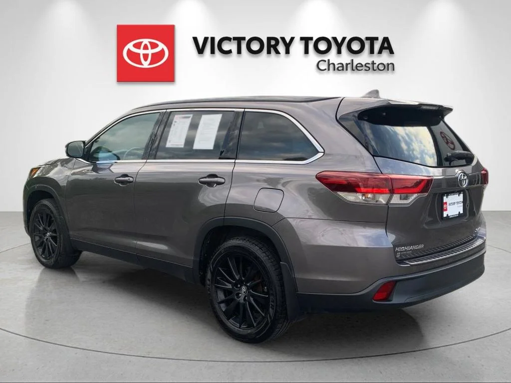 Used 2019 Gray Toyota SE image 3