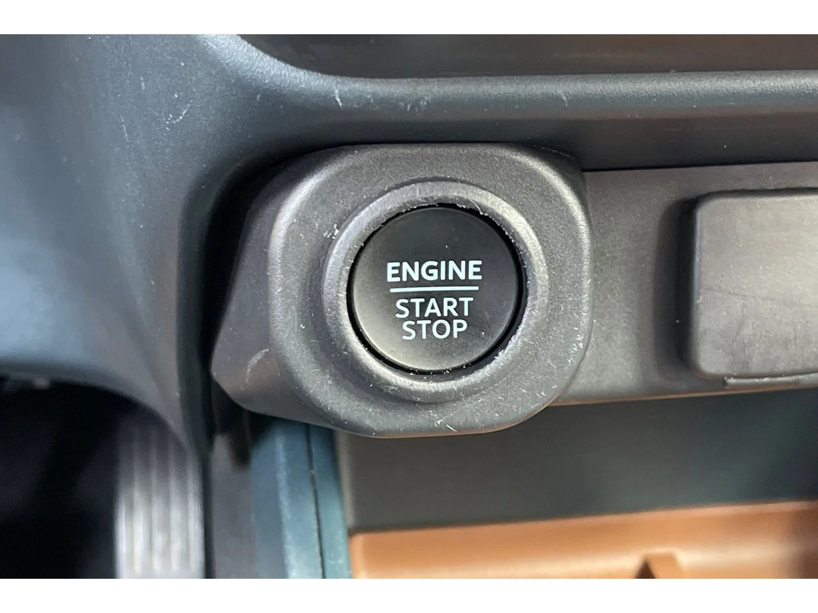 Used 2023 Oxford White Ford LARIAT image 32
