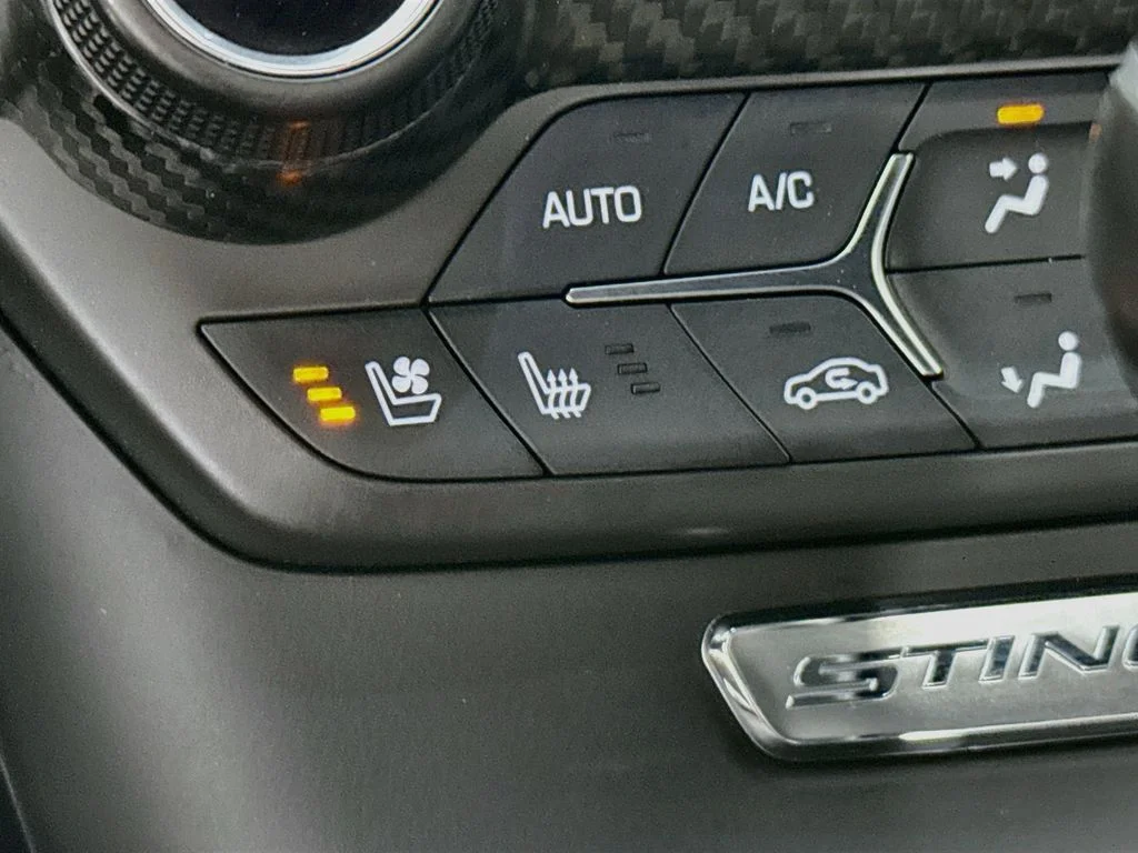 Used 2015 Black Chevrolet Stingray Z51 image 22