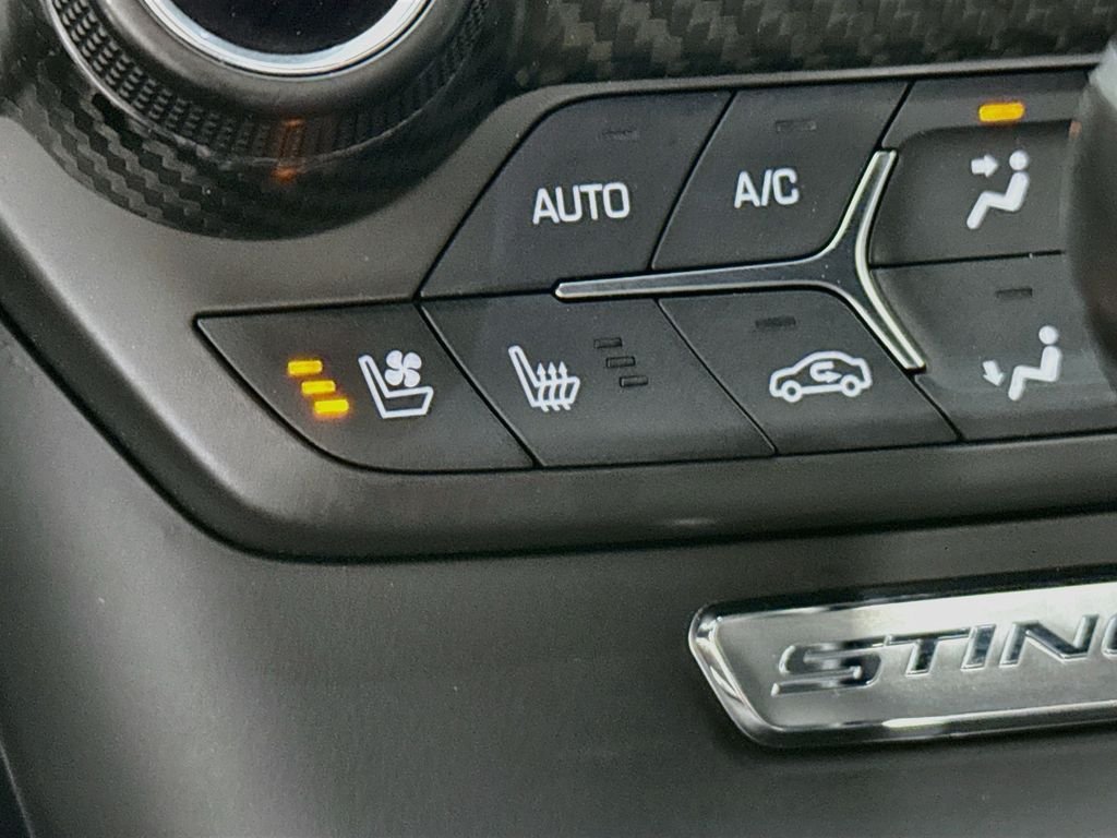 Used 2015 Black Chevrolet Stingray Z51 image 22