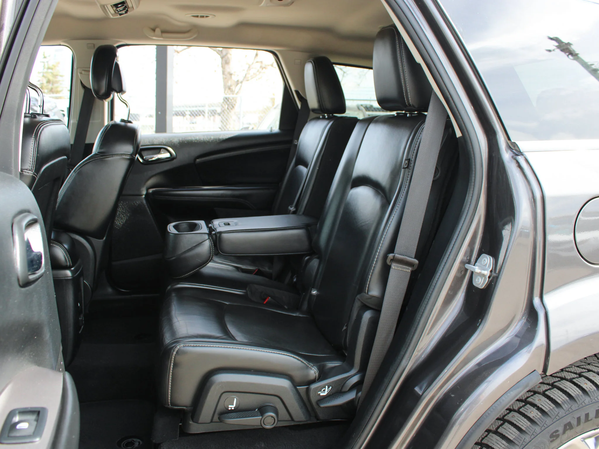 Used 2017 Grey Dodge Crossroad * No Accidents | Heated Seats | V6 | Remote Start | Alpine image 15