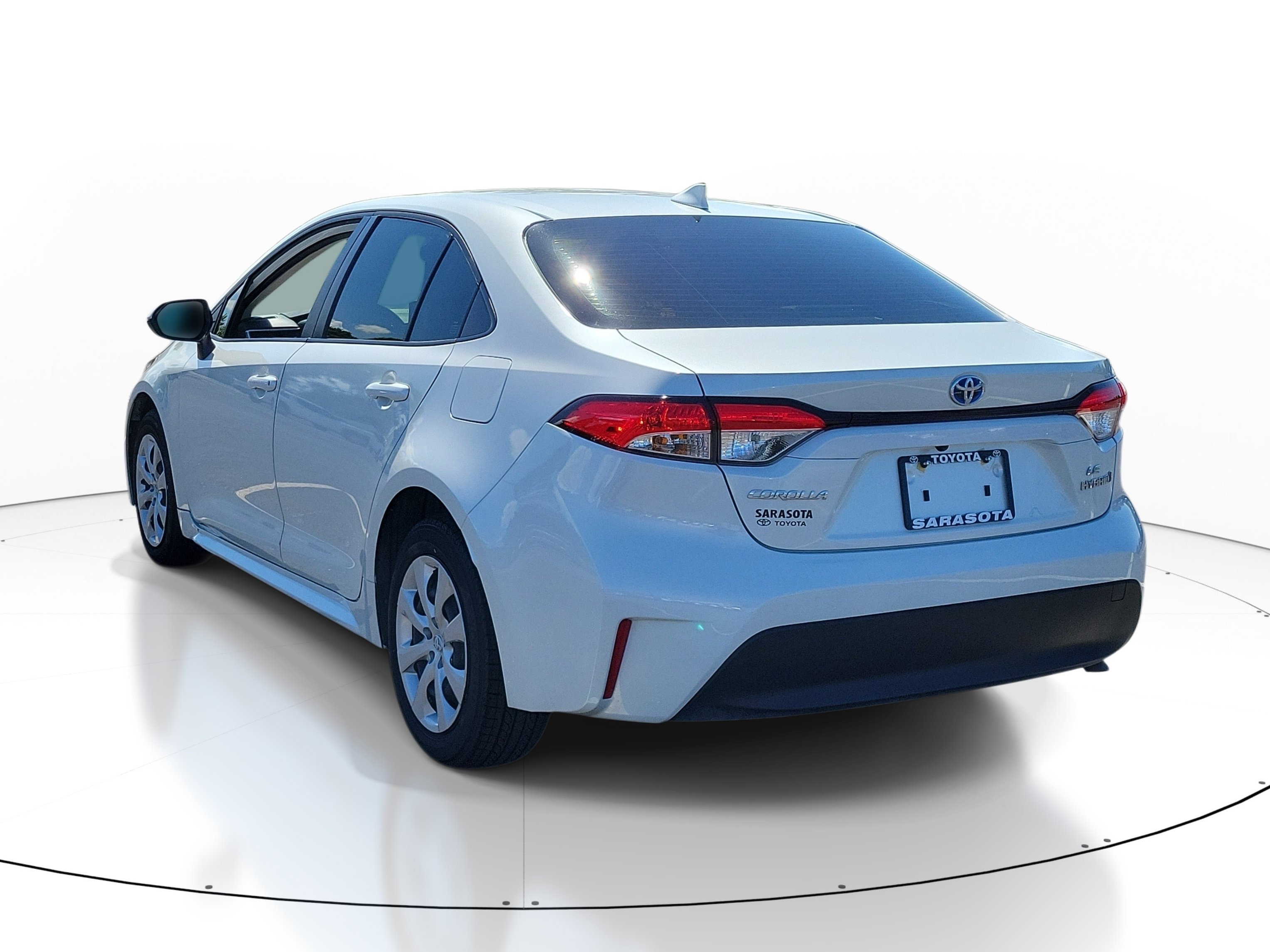 Used 2024 Pearl Toyota LE image 3