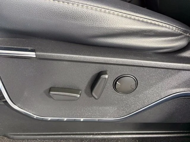 Used 2023 Silver Ford Lariat image 27