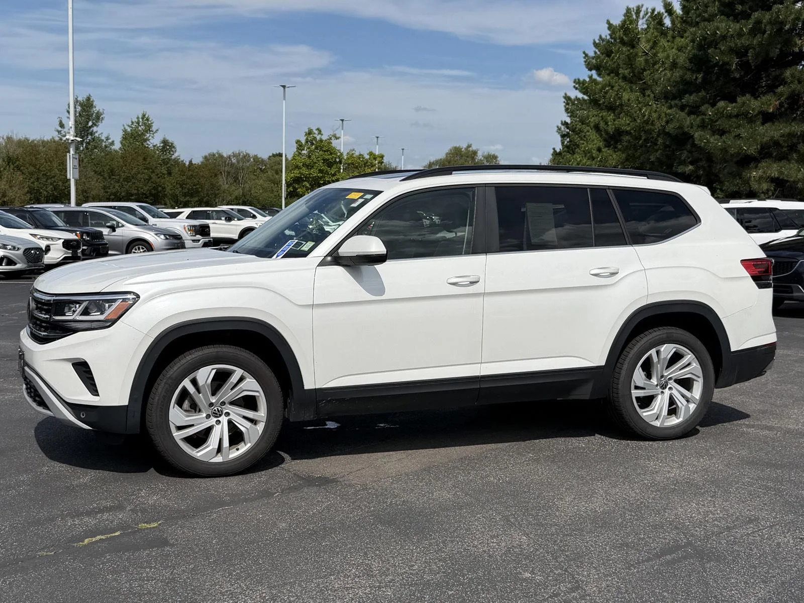 Used 2021 Pure White Volkswagen 3.6L V6 SE w/Technology image 6