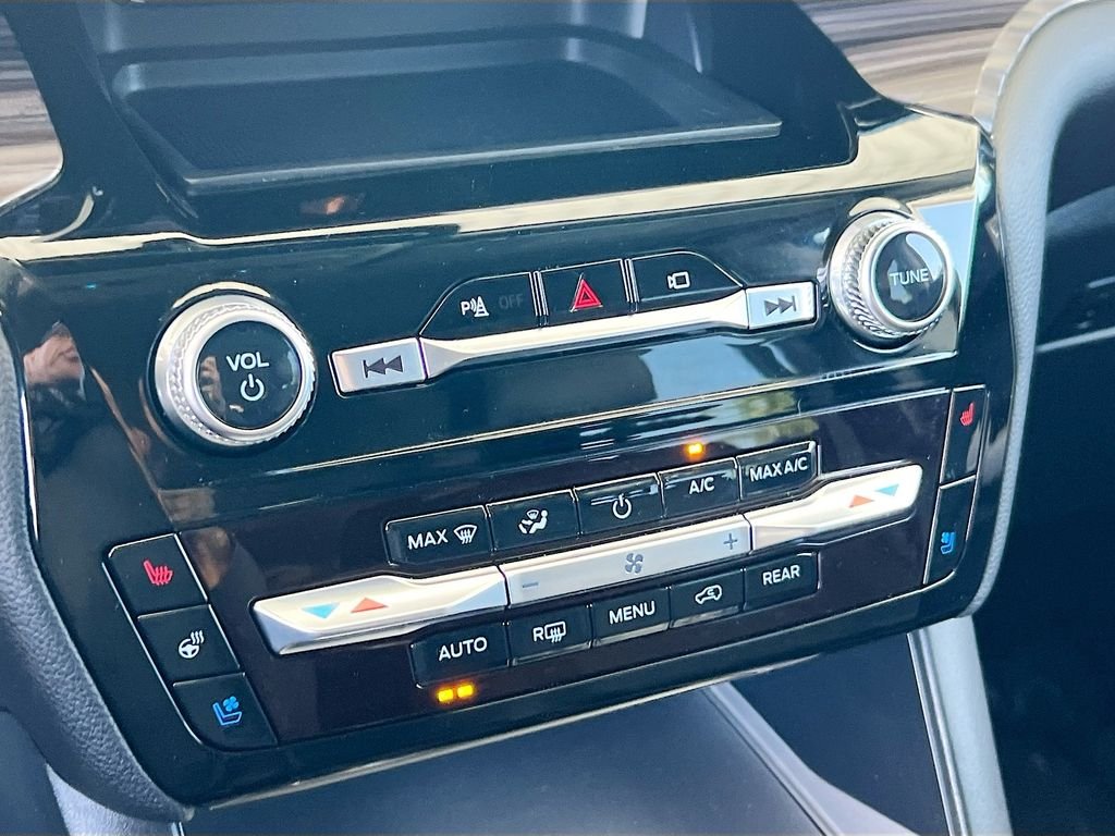 2023 Ford Explorer Limited - Photo 16