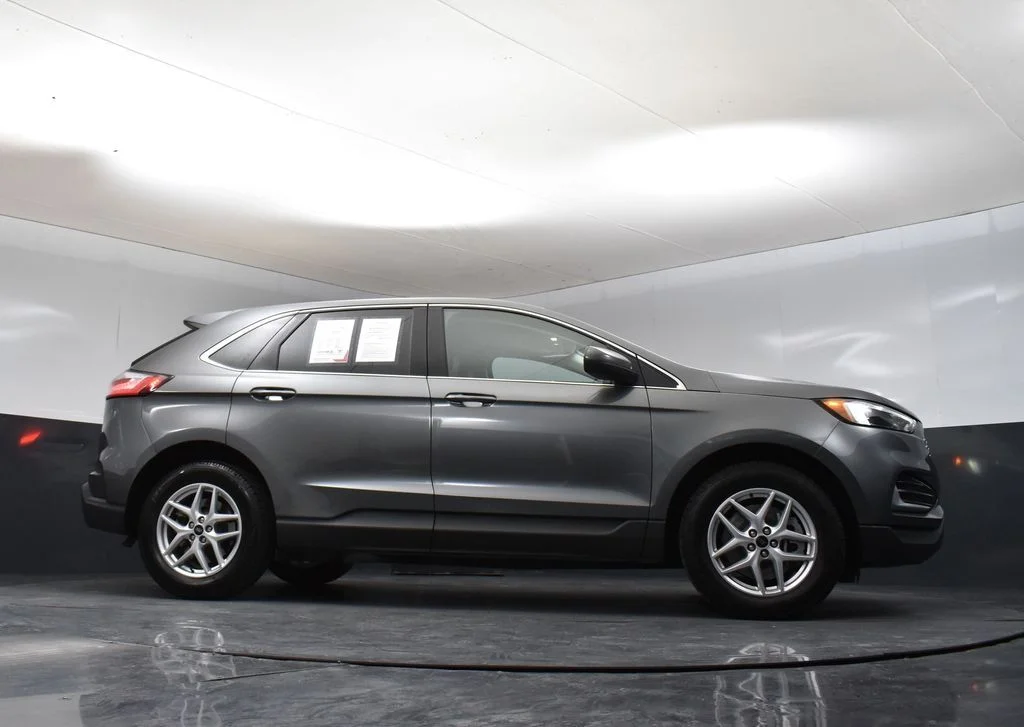 Used 2023 Gray Ford SEL image 33