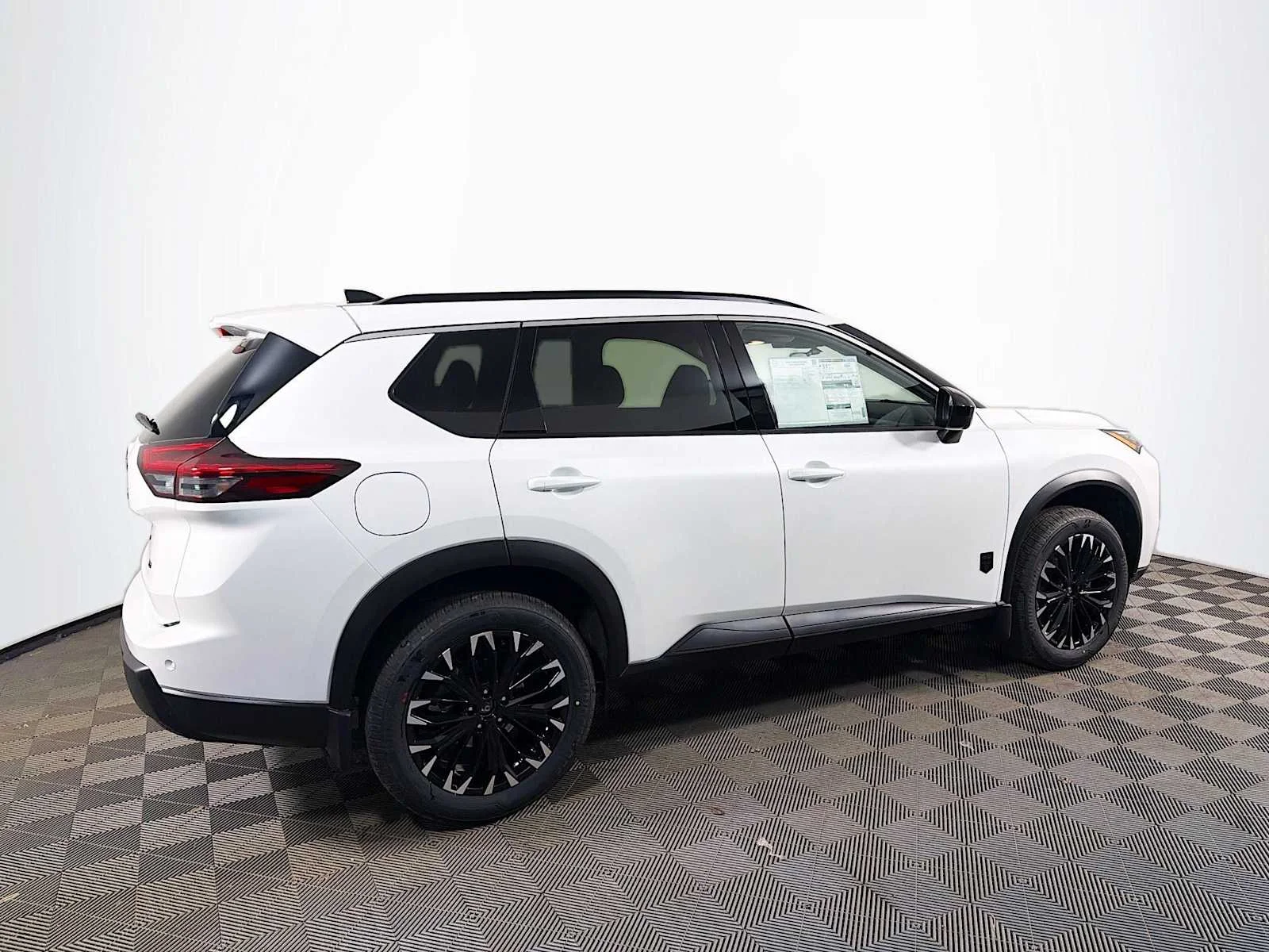 New 2026 Everest White Pearl TriCoat Nissan Dark Armor™ image 2