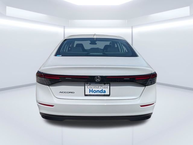 Used 2025 White Honda LX image 5
