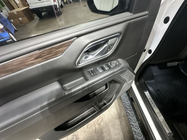 Used 2022 White Chevrolet Z71 image 19