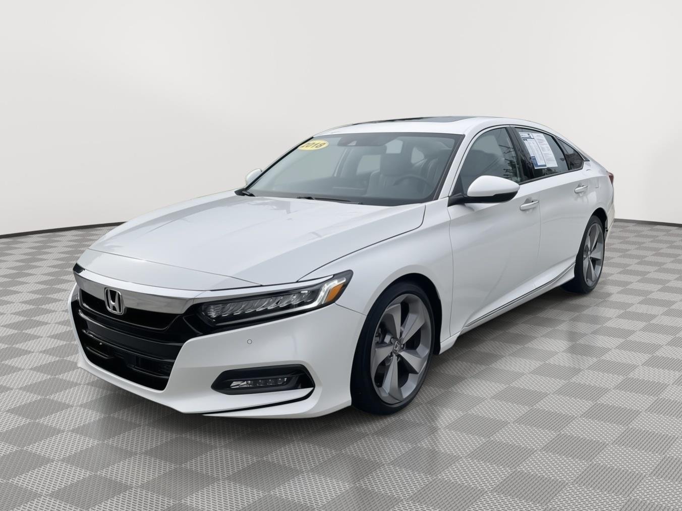 Used 2018 Champagne Frost Pearl Honda Touring 1.5T image 16