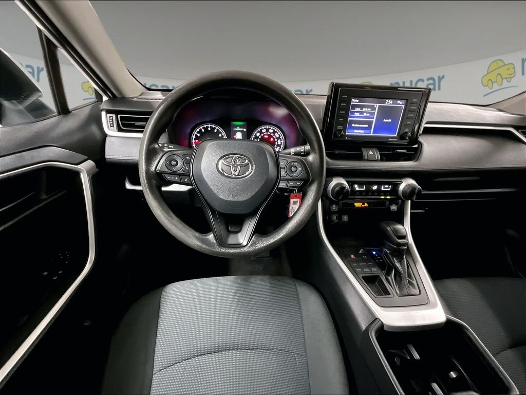 Used 2022 White Toyota LE image 17