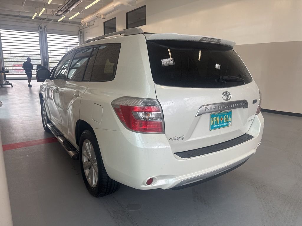 Used 2010  Toyota Limited image 8