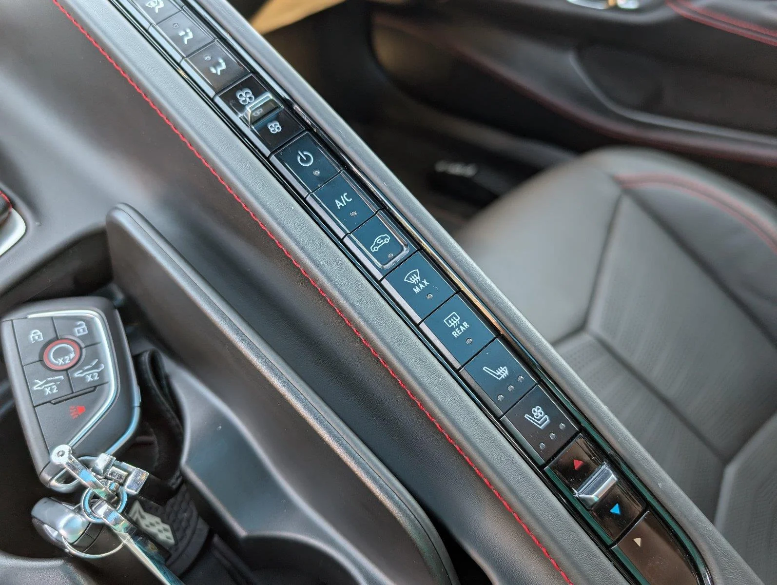 Used 2020 BLACK Chevrolet 3LT image 27