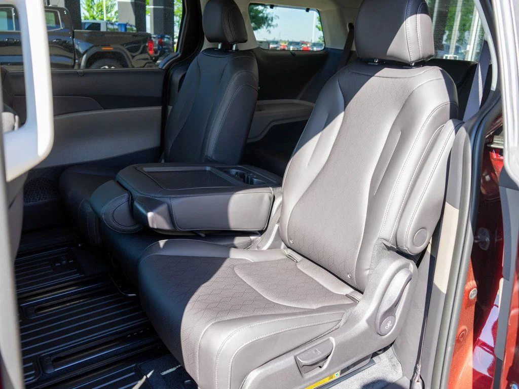 2026 Kia Carnival EX - Photo 13