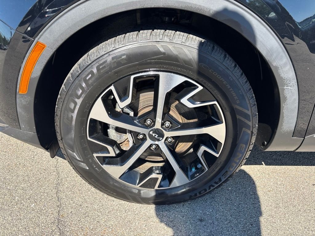 Used 2023 Black Kia EX image 10