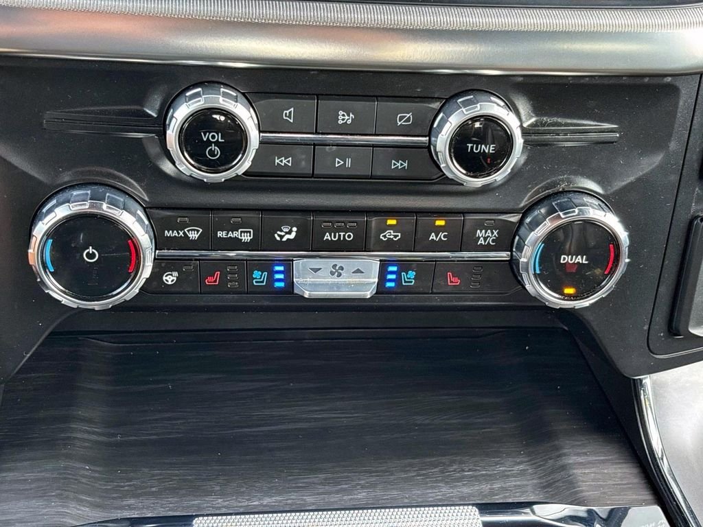 Used 2024 Black Ford Lariat image 27