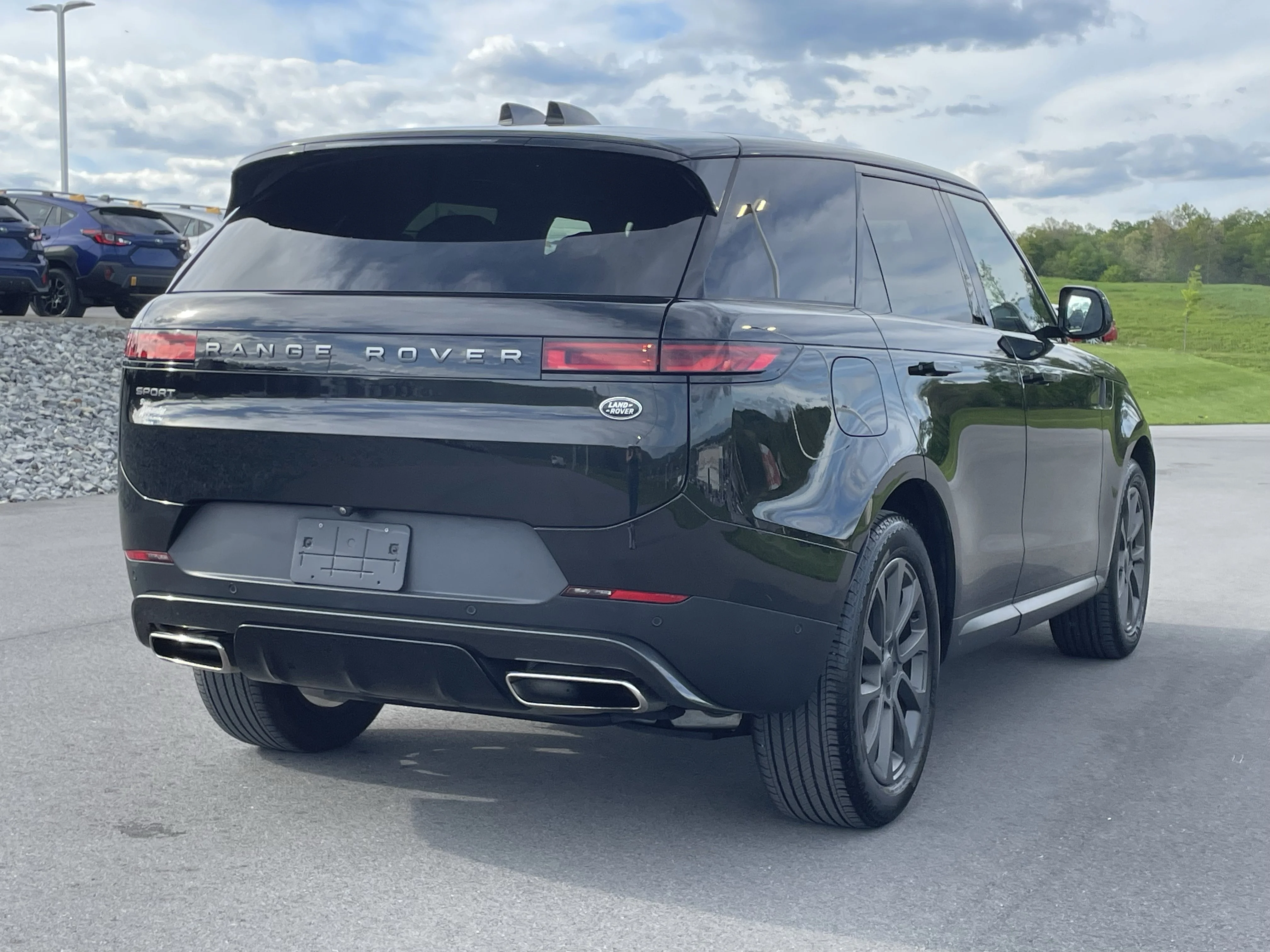 Used 2023 Santorini Black Metallic Land Rover SE image 3