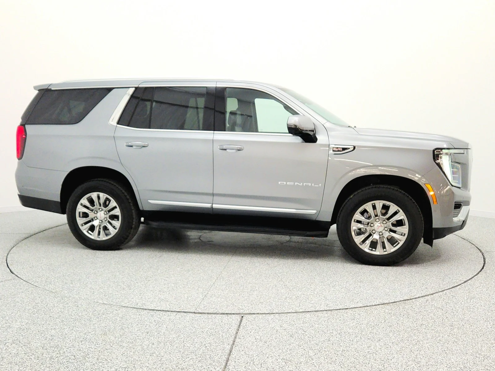 Used 2025 Sterling Metallic GMC 4WD 4dr Denali image 4