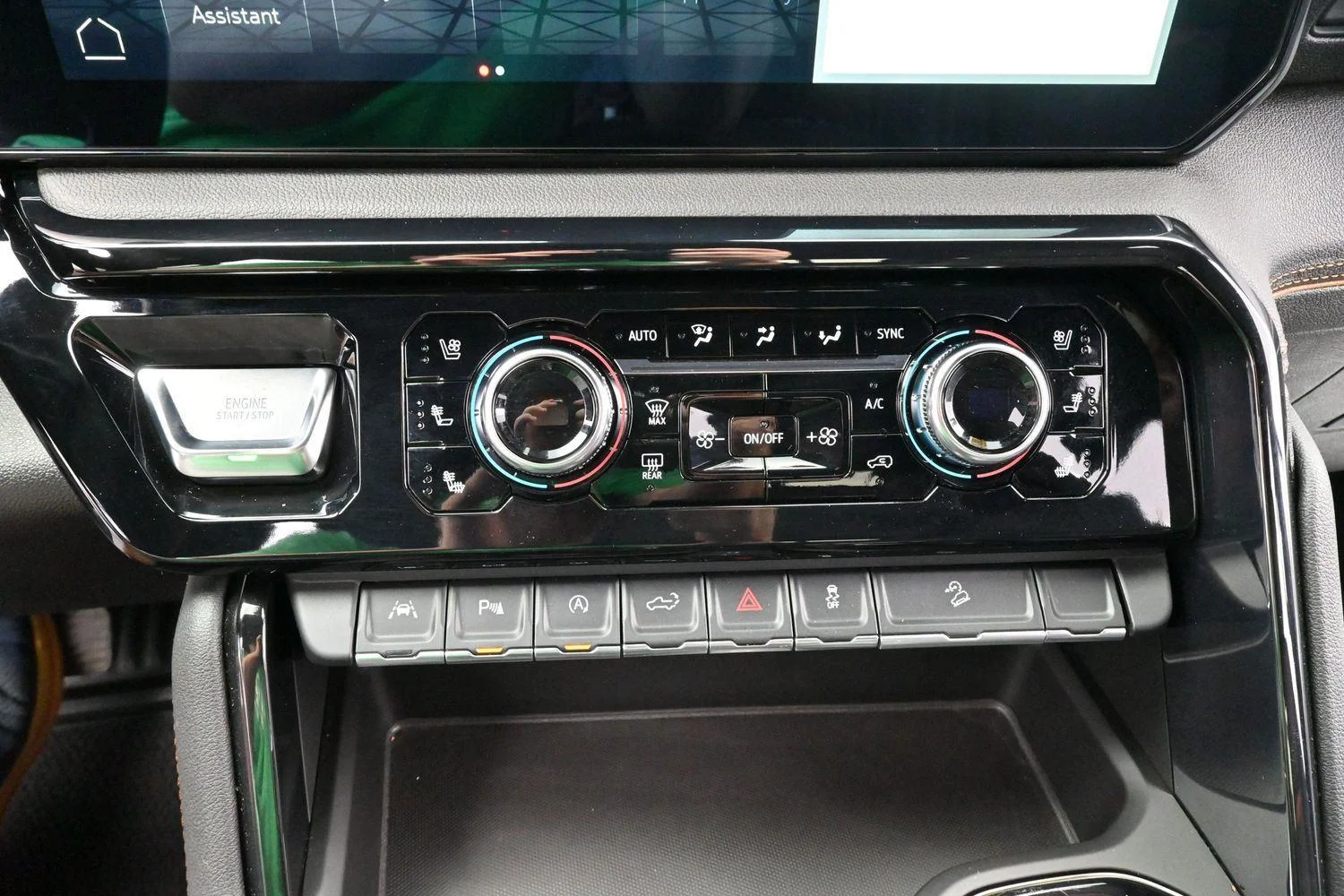 Used 2025 Sterling Metallic GMC AT4 image 24