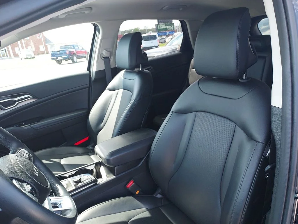 Used 2025 Black Kia EX image 17