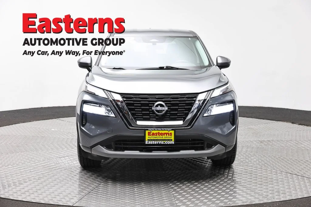 Used 2023 Gray Nissan SV image 2